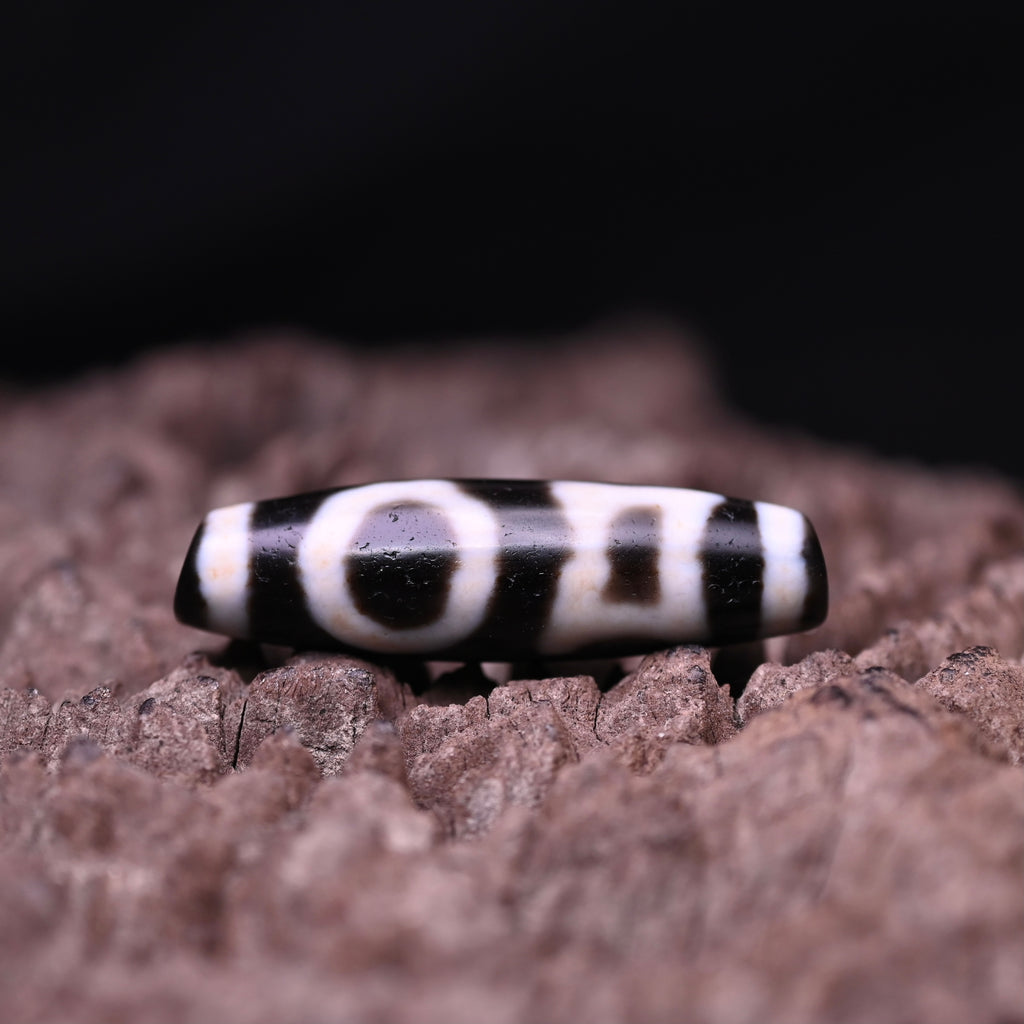 Double Heaven and Earth Dzi Bead（Heritage-Inspired Dzi Bead - Master Craft & Premium Materials）