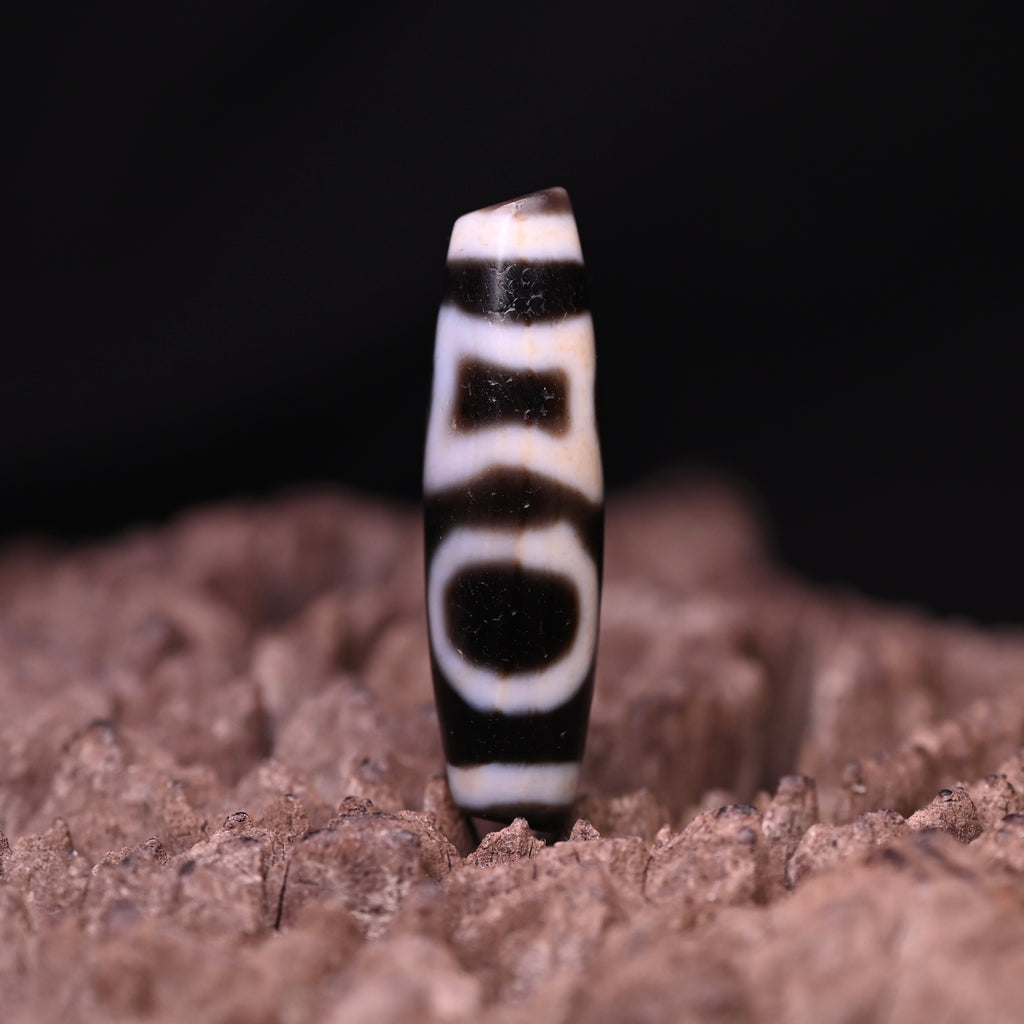 Double Heaven and Earth Dzi Bead（Heritage-Inspired Dzi Bead - Master Craft & Premium Materials）