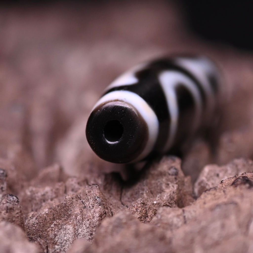 Double Heaven and Earth Dzi Bead（Heritage-Inspired Dzi Bead - Master Craft & Premium Materials）