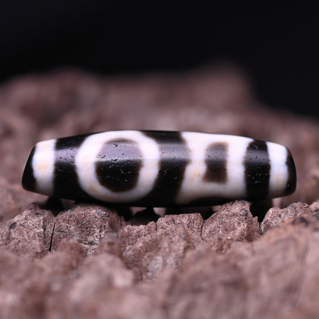 Double Heaven and Earth Dzi Bead（Heritage-Inspired Dzi Bead - Master Craft & Premium Materials）