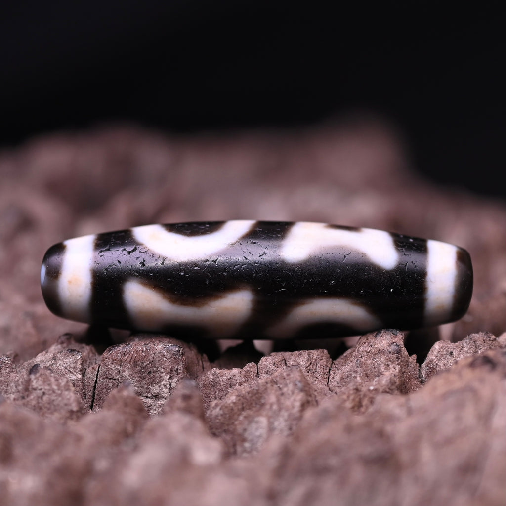 Double Heaven and Earth Dzi Bead（Heritage-Inspired Dzi Bead - Master Craft & Premium Materials）