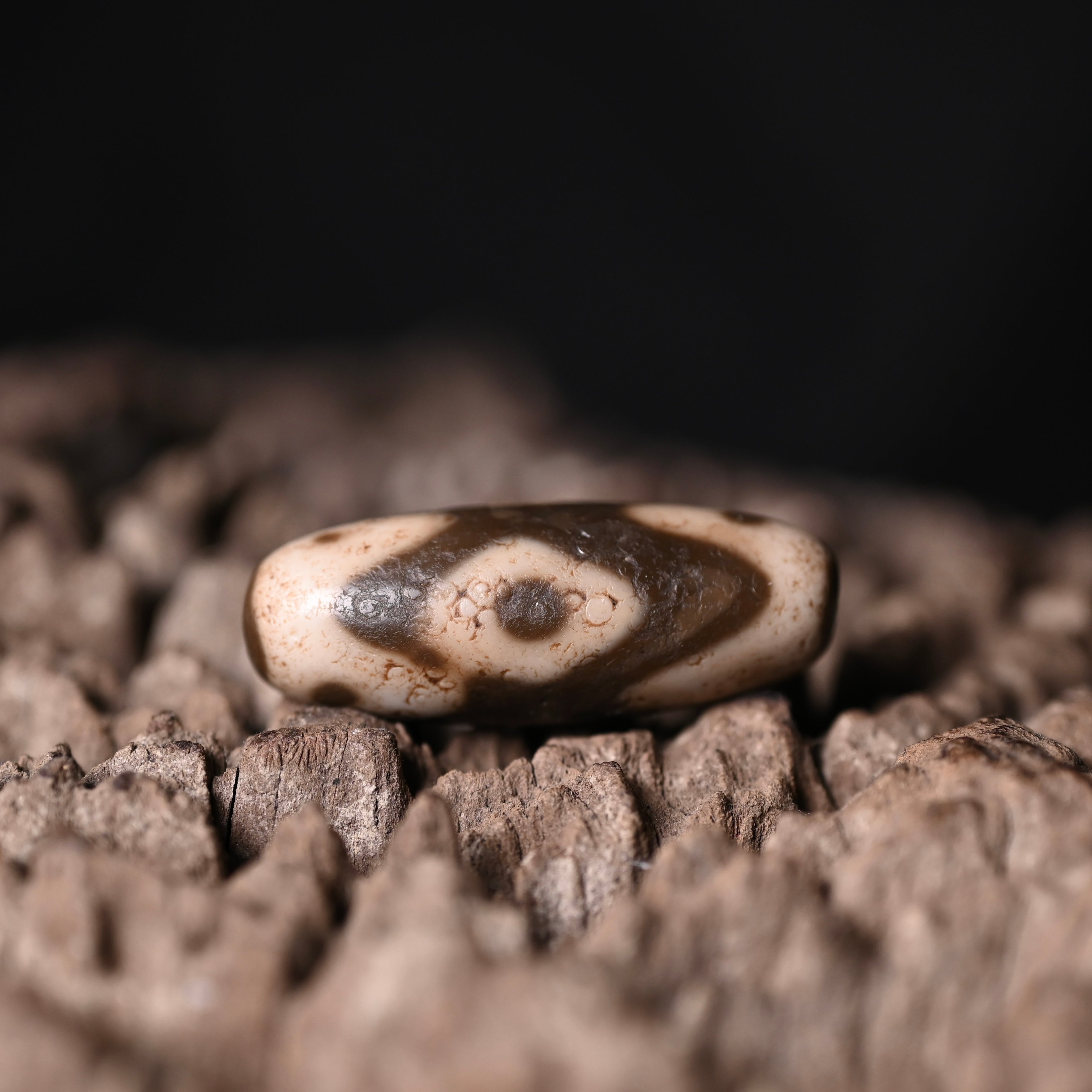 Unique Vajra Triple Eyes Dzi Bead，for Protection & Insight（Collector's Tier Vintage Collector Dzi - One-of-a-Kind Bead with Patina & Soul）