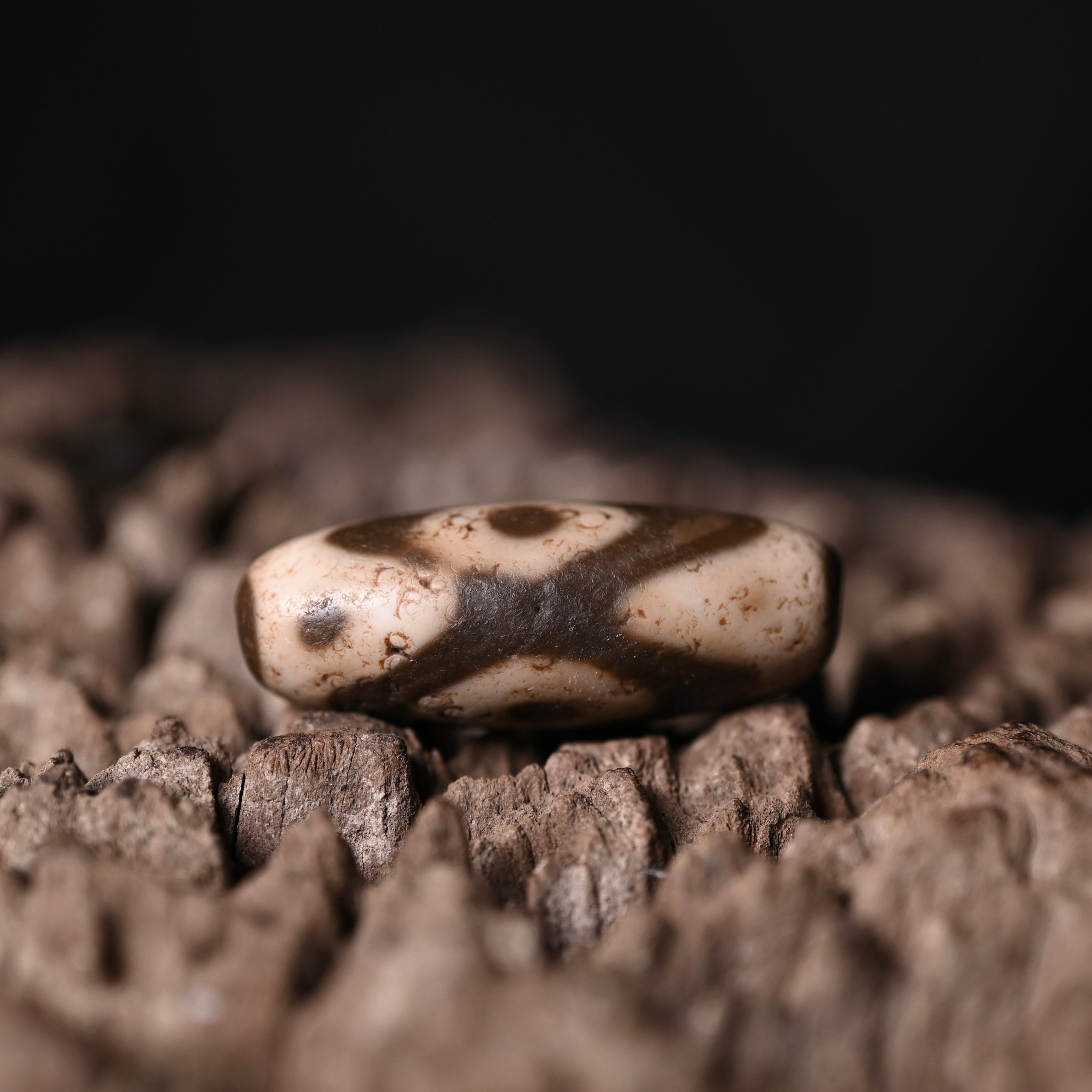 Unique Vajra Triple Eyes Dzi Bead，for Protection & Insight（Collector's Tier Vintage Collector Dzi - One-of-a-Kind Bead with Patina & Soul）