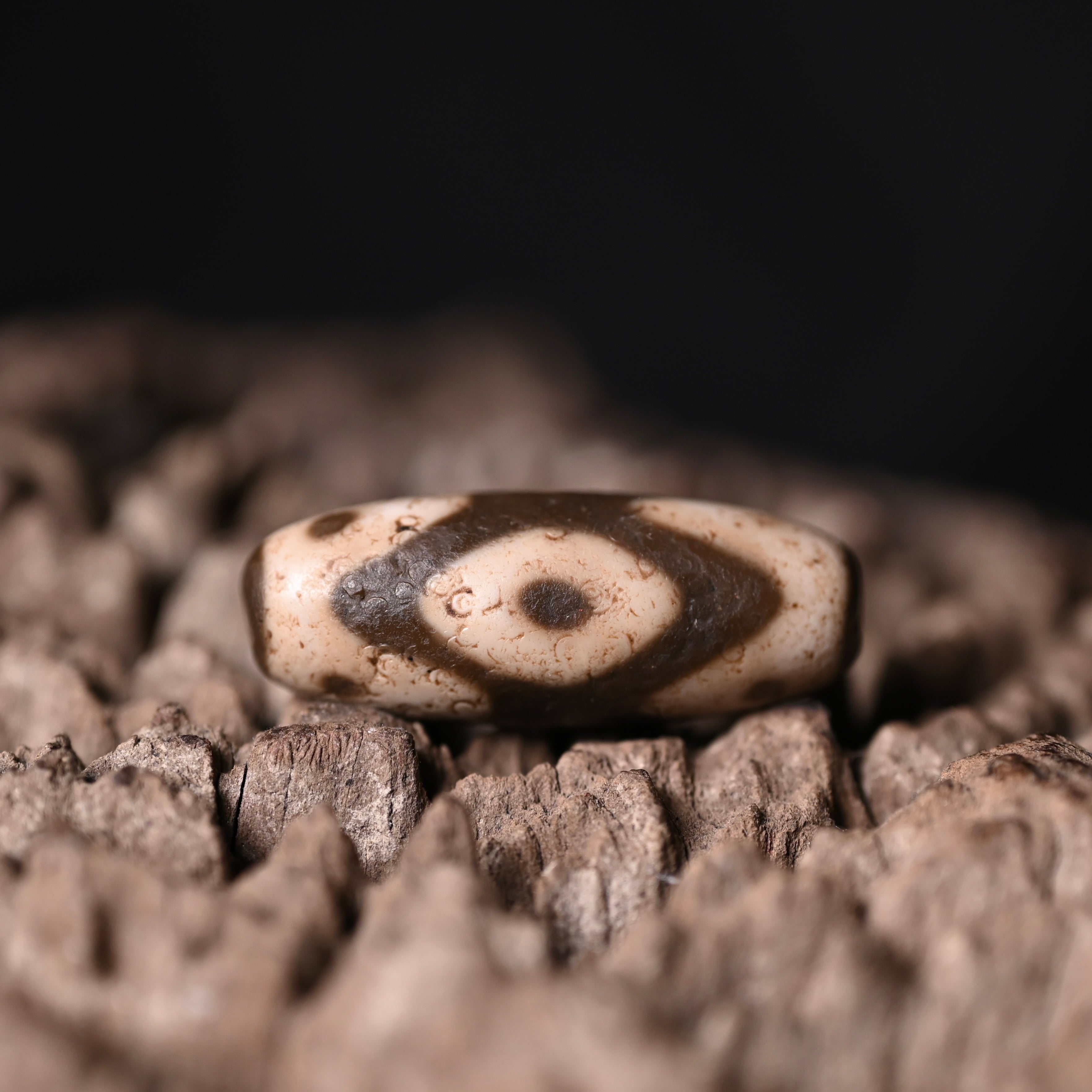 Unique Vajra Triple Eyes Dzi Bead，for Protection & Insight（Collector's Tier Vintage Collector Dzi - One-of-a-Kind Bead with Patina & Soul）