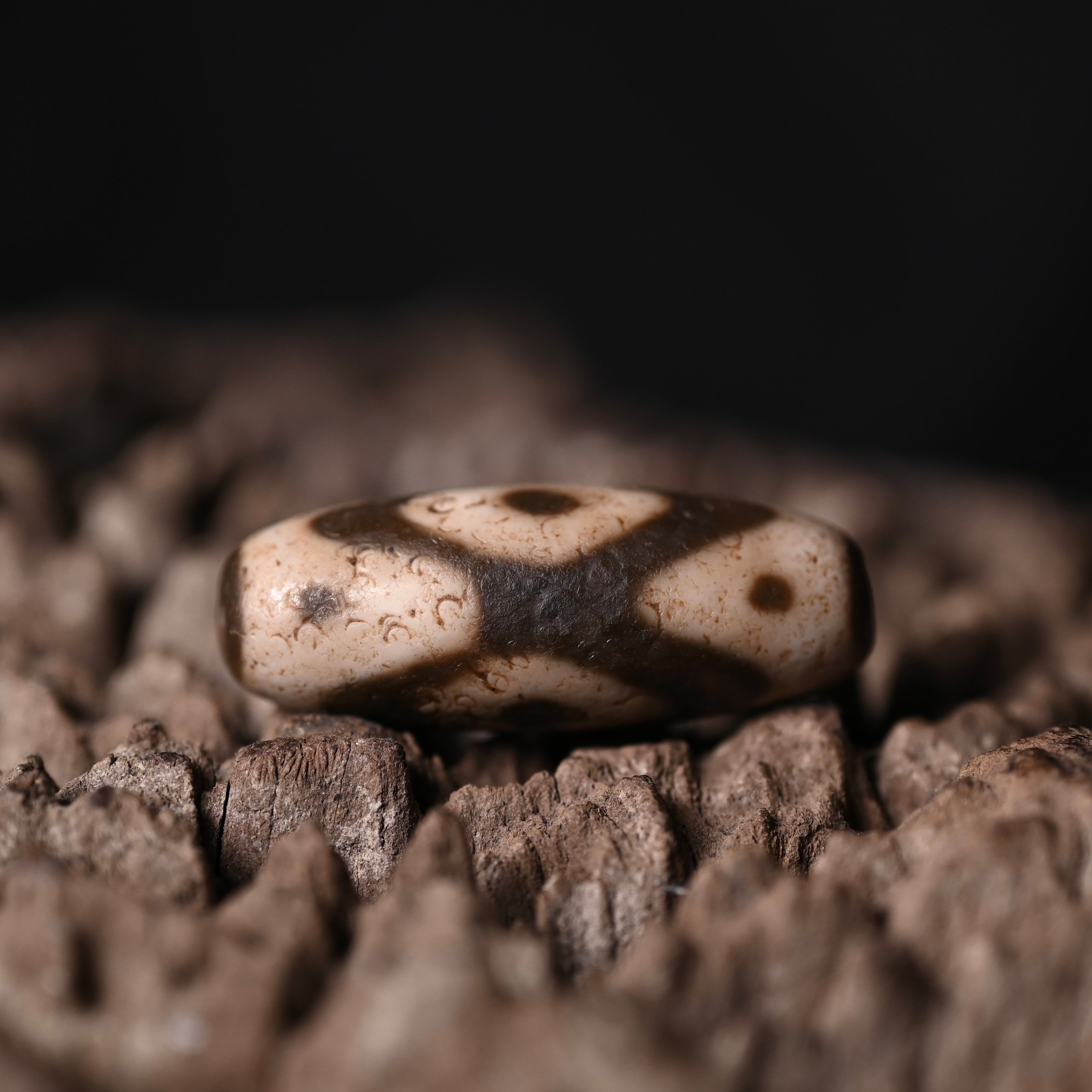 Unique Vajra Triple Eyes Dzi Bead，for Protection & Insight（Collector's Tier Vintage Collector Dzi - One-of-a-Kind Bead with Patina & Soul）