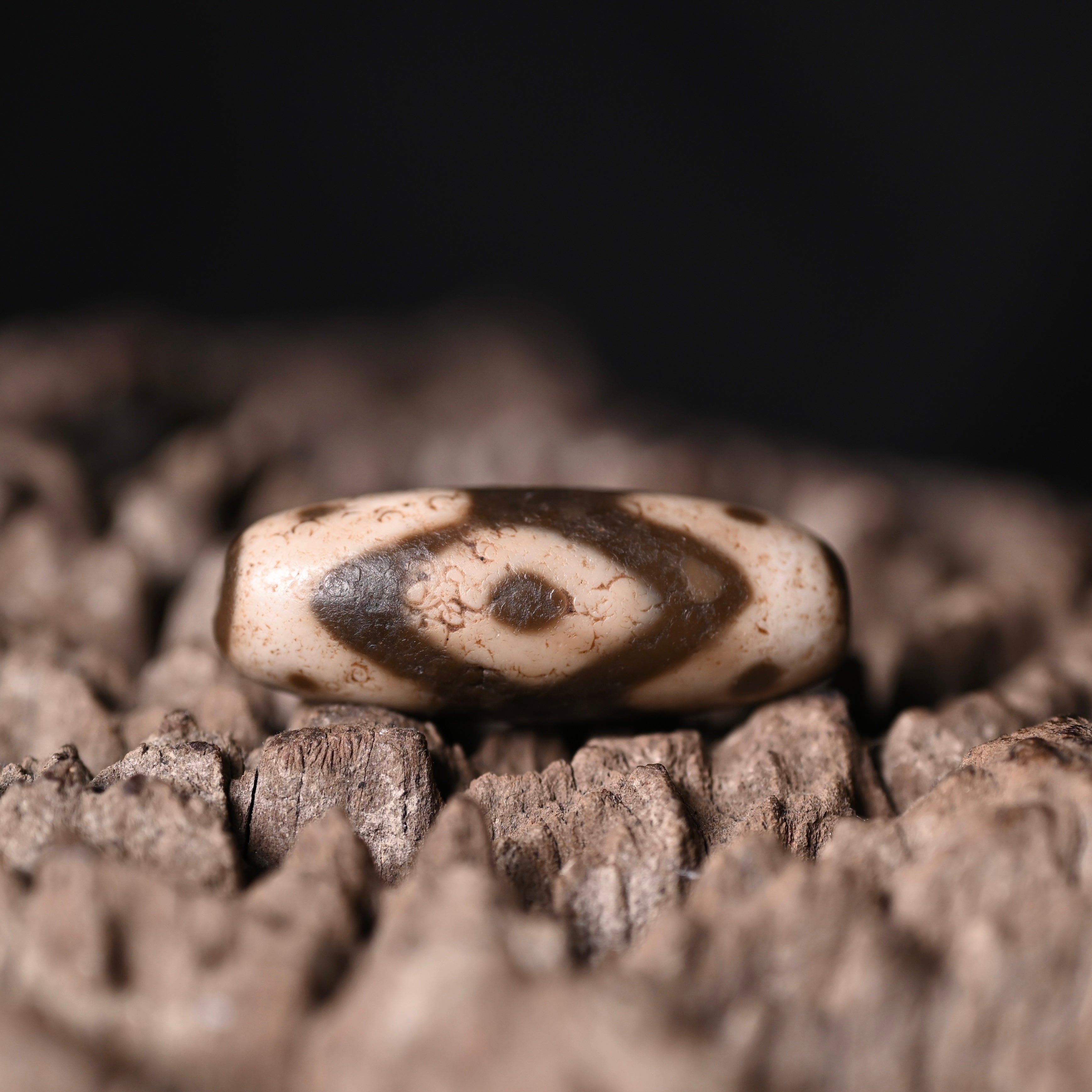 Unique Vajra Triple Eyes Dzi Bead，for Protection & Insight（Collector's Tier Vintage Collector Dzi - One-of-a-Kind Bead with Patina & Soul）